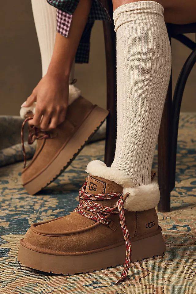 UGG FUNKARRA BOOTS