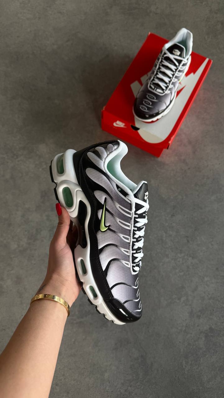 Nike Air Max Plus Tn Metallic Green Wave