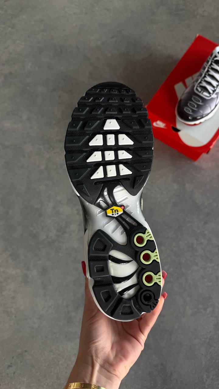 Nike Air Max Plus Tn Metallic Green Wave