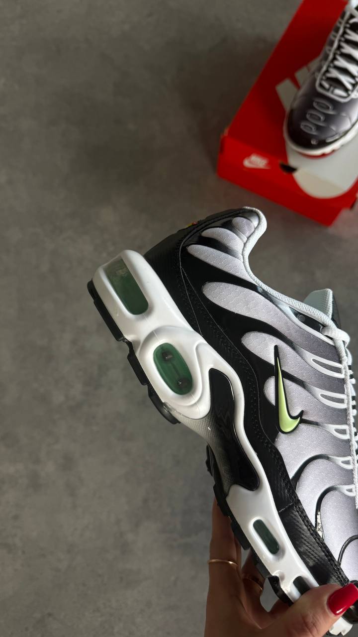 Nike Air Max Plus Tn Metallic Green Wave