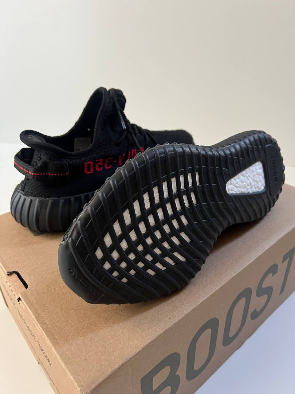 Yeezy Boost 350 V2 ,,BRED''