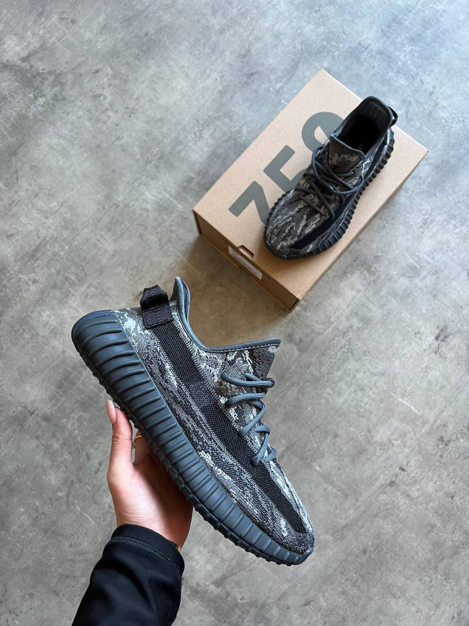 Adidas Yeezy Boost 350 V2 Dark Salt