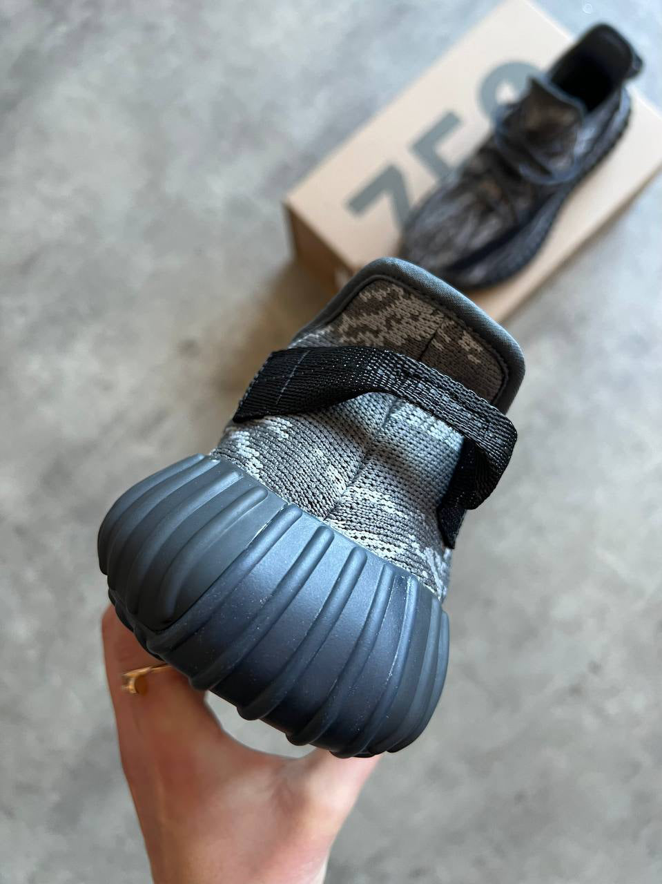 Adidas Yeezy Boost 350 V2 Dark Salt