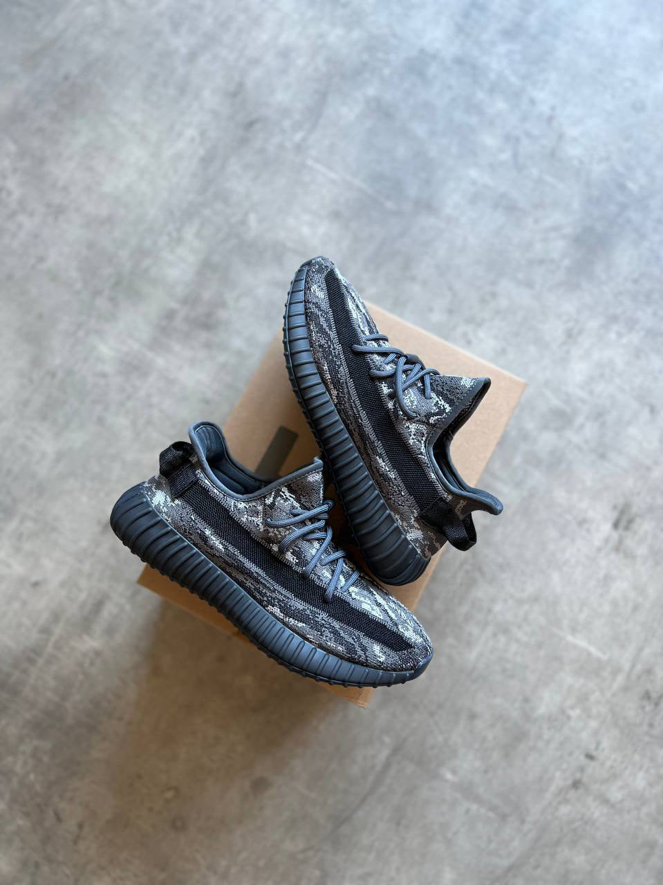 Adidas Yeezy Boost 350 V2 Dark Salt