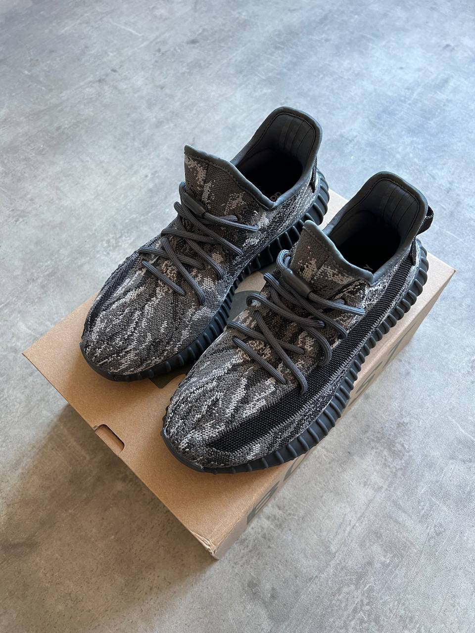 Adidas Yeezy Boost 350 V2 Dark Salt