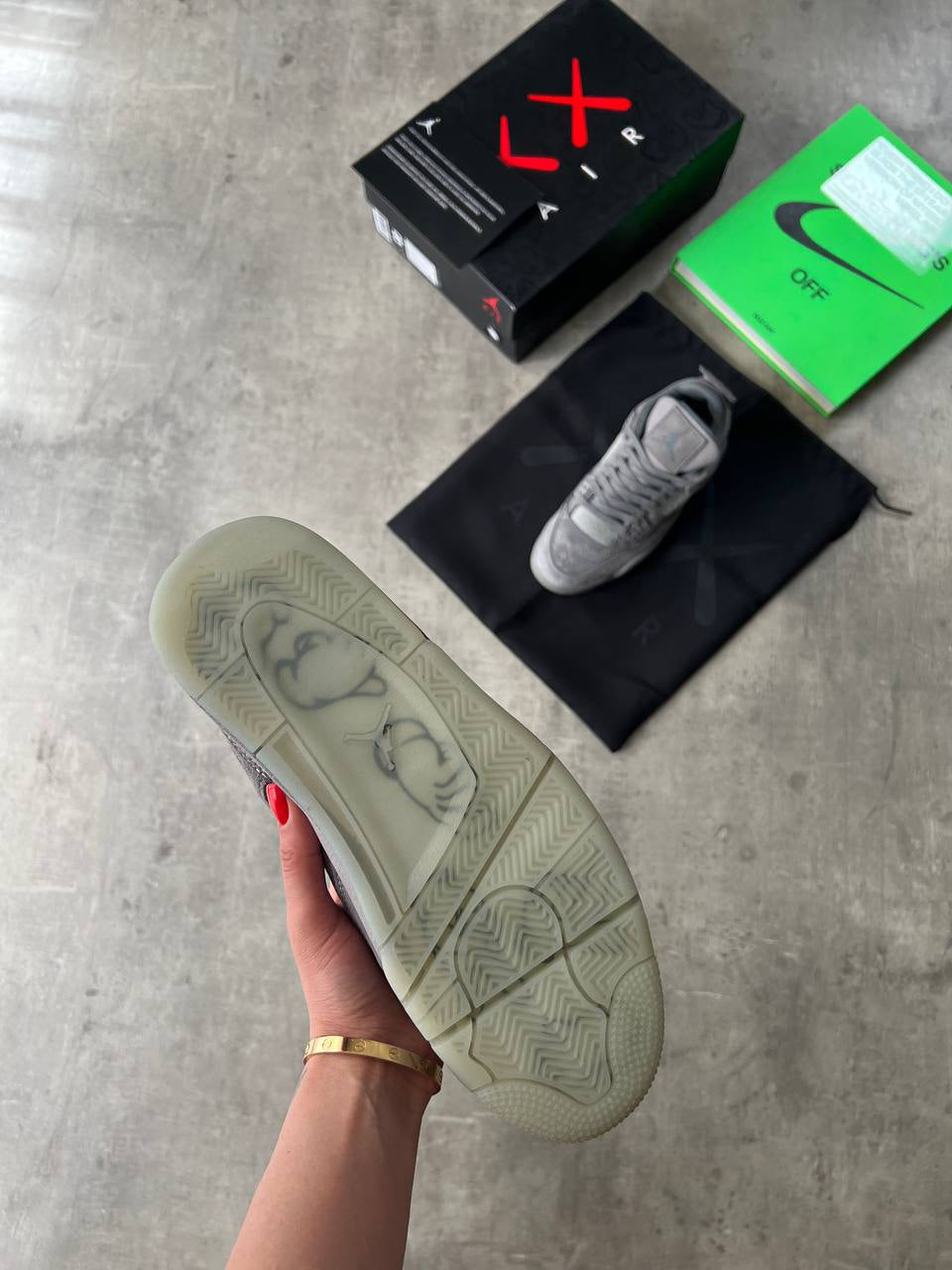 Air Jordan 4 x KAWS ,,Cool Grey''