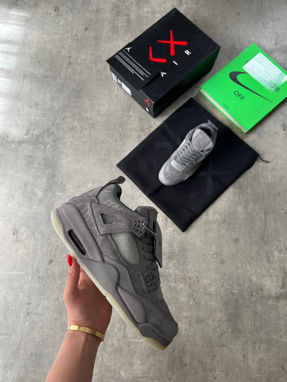 Air Jordan 4 x KAWS ,,Cool Grey''