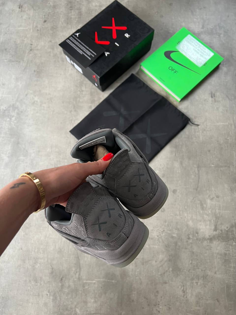 Air Jordan 4 x KAWS ,,Cool Grey''
