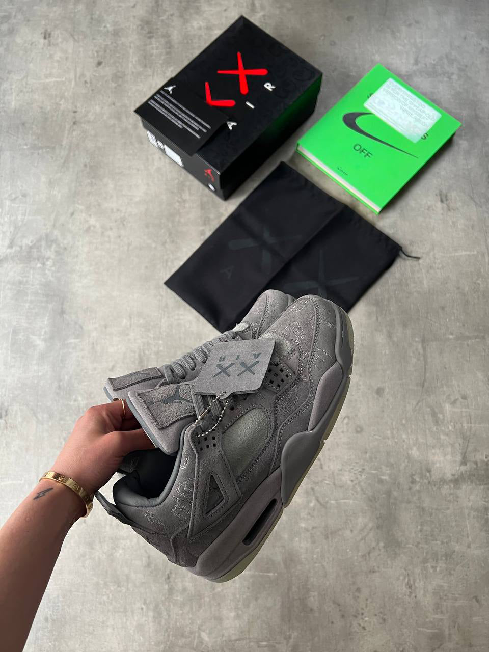 Air Jordan 4 x KAWS ,,Cool Grey''