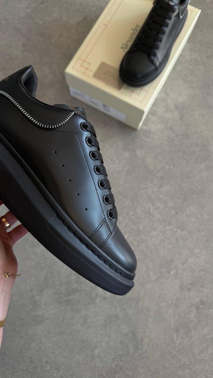 Alexander McQueen – Черни с бял конец