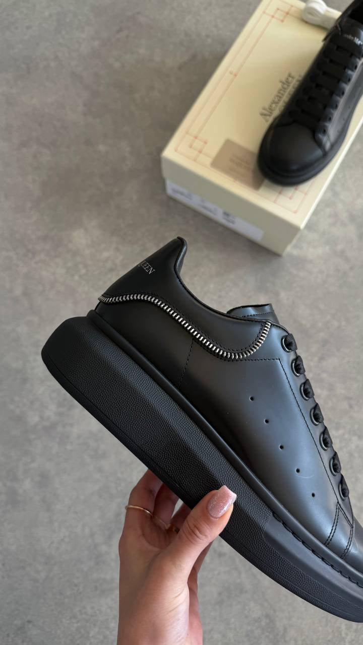 Alexander McQueen – Черни с бял конец