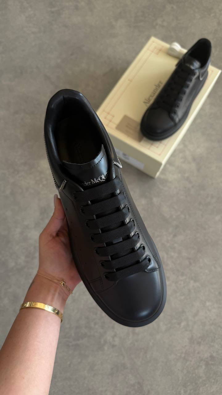 Alexander McQueen – Черни с бял конец