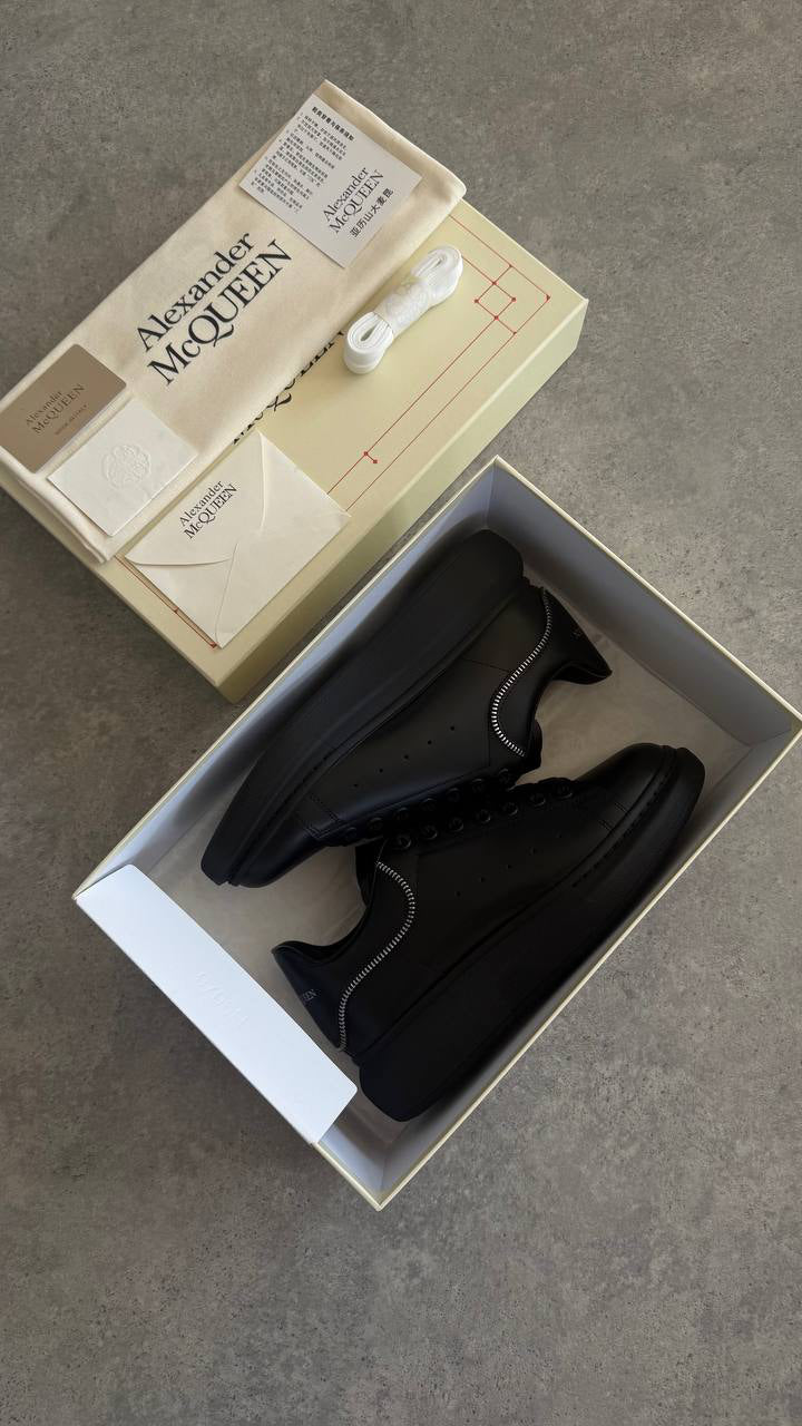 Alexander McQueen – Черни с бял конец