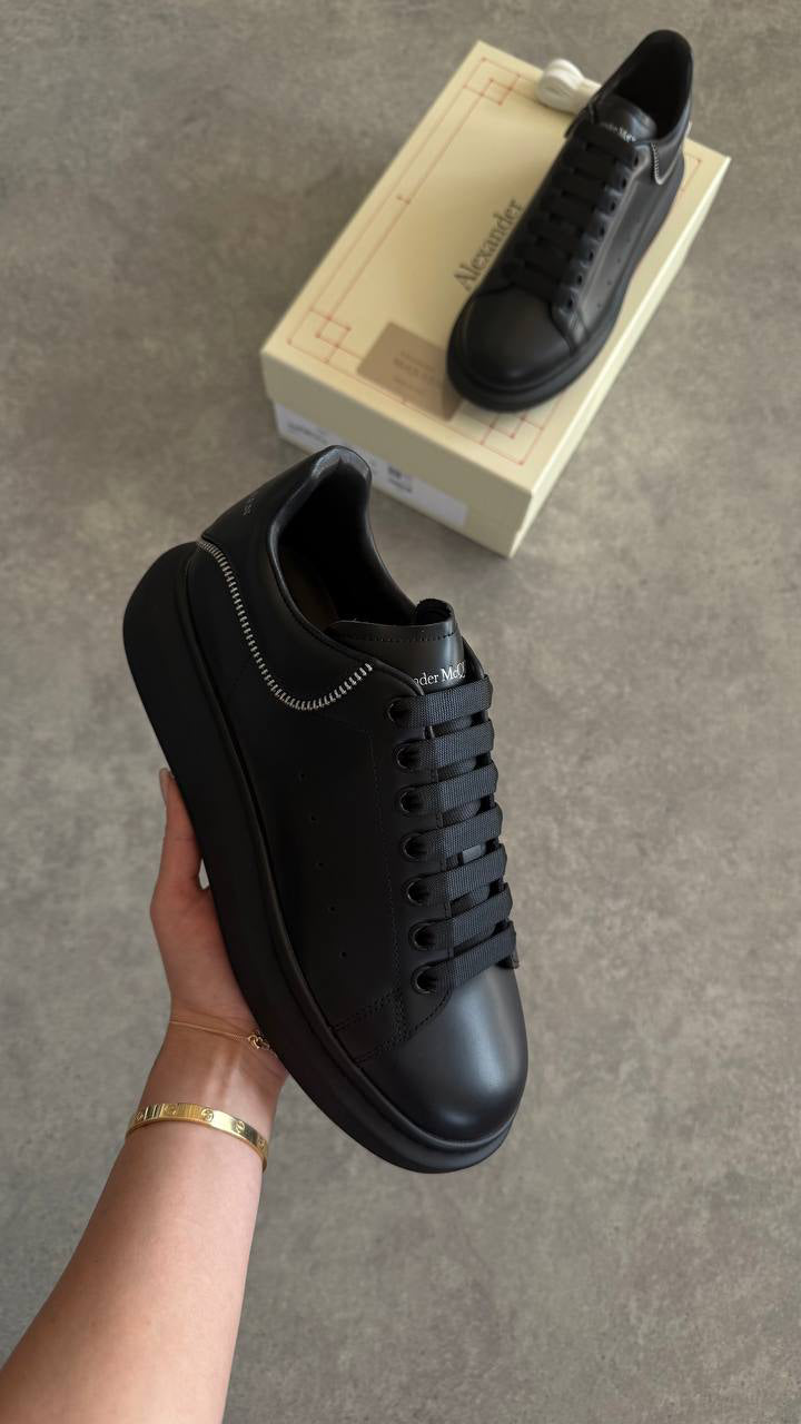 Alexander McQueen – Черни с бял конец